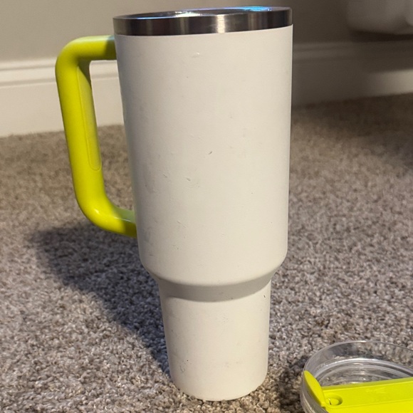 Stanley 40 oz Quencher with Neon Yellow Handle - Picture 7 of 10